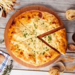 Bez cepšanas un bez krāsns: khachapuri ar biezpienu pannā 10
